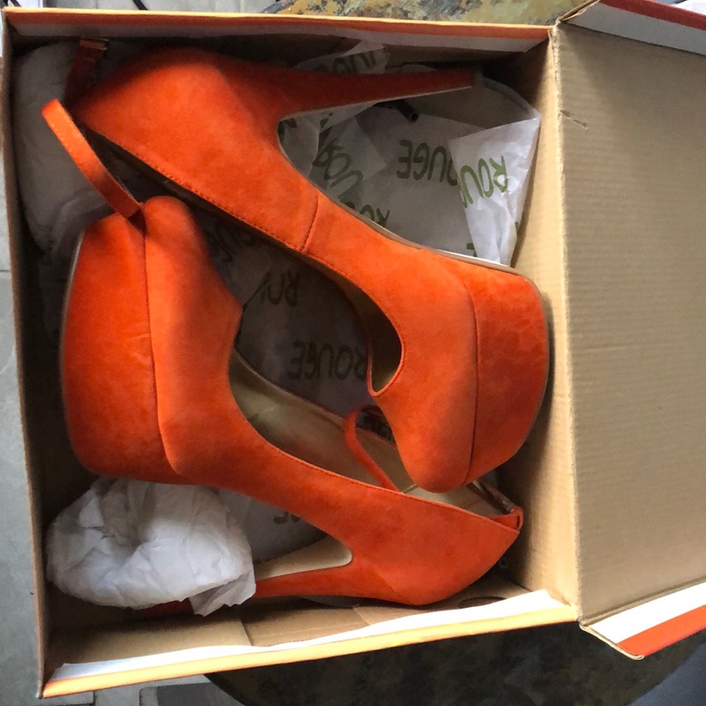 ROUGE high heels